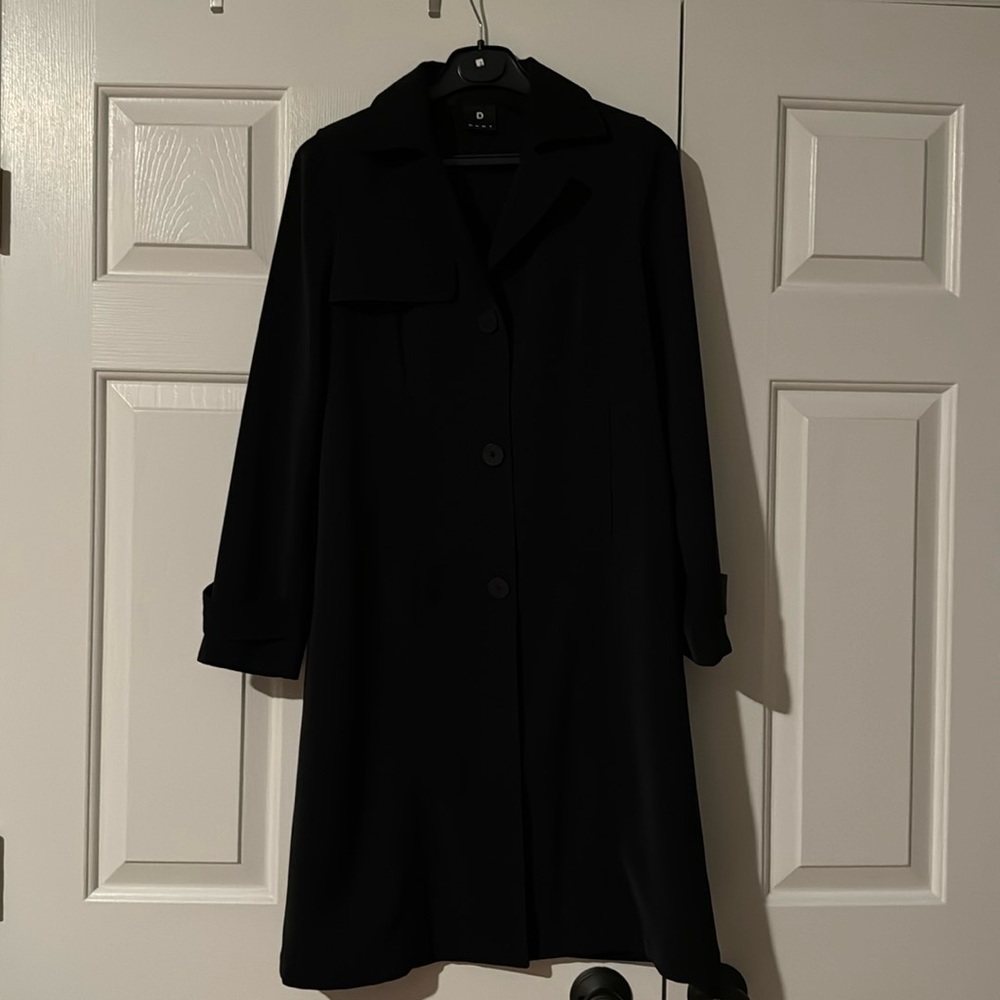 DKNY woman’s lightweight coat navy